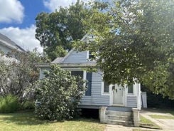 Single Family 3BR 1BA - 912 N CENTRAL AVE, Burlington, IA