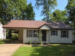 Single Family 3BR 2BA - 1024 W MOULTRIE DR, Blytheville, AR