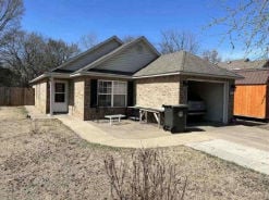Single Family 3BR 2BA - 1041 S WALNUT ST, Sallisaw, OK