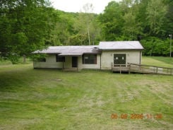 Single Family 3BR 2BA - 1092 HARVEYS CREEK RD, Hamlin, WV