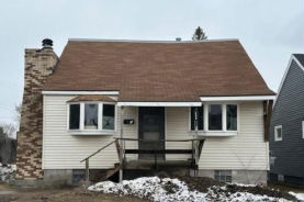 Single Family 3BR 2BA - 110 W 12TH AVE, Sault Sainte Marie, MI