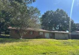 Single Family 3BR 2BA - 1501 SYLVESTER ST, Abbeville, LA
