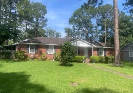 Single Family 3BR 2BA - 2001 MURRAY HILL LN, Albany, GA