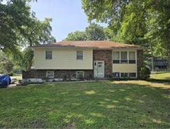 Single Family 3BR 2BA - 207 E 10TH ST, Kearney, MO