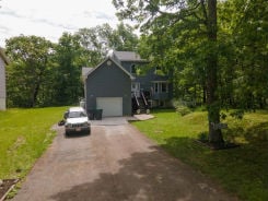 Single Family 3BR 2BA - 218 Pheasant Run, Bushkill, PA