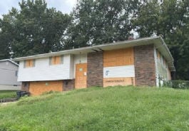Single Family 3BR 2BA - 233 MAPLE PARK DR, Pekin, IL