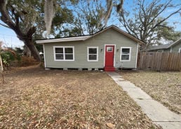 Single Family 3BR 2BA - 244 S Rhodes St, Mount Dora, FL