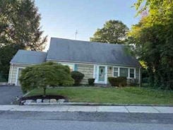 Single Family 3BR 2BA - 31 GLENWOOD RD, Glen Head, NY