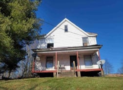 Single Family 3BR 2BA - 3300 CHANNEL RD NE, Carrollton, OH