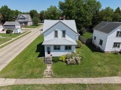 Single Family 3BR 2BA - 420 N 6TH ST, Estherville, IA