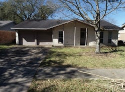 Single Family 3BR 2BA - 4514 N HERON DR, Seabrook, TX