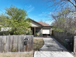 Single Family 3BR 2BA - 7949 SPARTA ST, Houston, TX