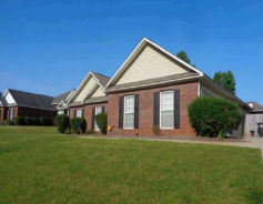 Single Family 3BR 2BA - 808 N UNIROYAL RD, Opelika, AL