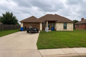 Single Family 3BR 3BA - 1823 VISTA VIEW DR, Pleasanton, TX