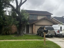 Single Family 3BR 3BA - 6911 VICKIE SPRINGS LN, Houston, TX