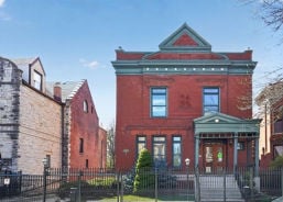 Single Family 3BR 4BA - 3126 S CALUMET AVE, Chicago, IL