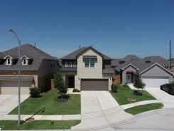 Single Family 3BR 4BA - 7427 SAIL HILL DR, Cypress, TX