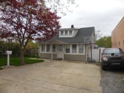 Single Family 4BR 1BA - 211 LOWNDES AVE, Huntington Station, NY