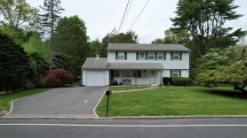 Single Family 4BR 2BA - 1 DIX HILLS RD, Huntington, NY