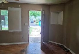 Single Family 4BR 2BA - 1108 E TULSA ST, Wichita, KS