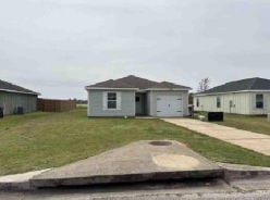 Single Family 4BR 2BA - 15162 MAREM DR, Foley, AL
