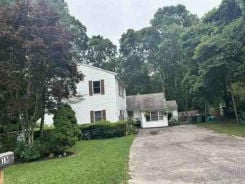 Single Family 4BR 2BA - 16 ASTOR DR, Shirley, NY