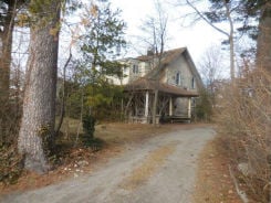 Single Family 4BR 2BA - 20 WASHINGTON AVE, Brentwood, NY