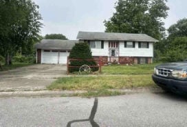 Single Family 4BR 2BA - 211 DUNDEE ST, South Bend, IN