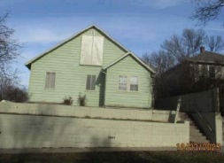 Single Family 4BR 2BA - 212 W Elizabeth St, Pierre, SD