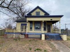 Single Family 4BR 2BA - 4 E ST SW, Miami, OK