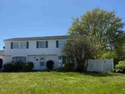 Single Family 4BR 2BA - 4 RUSTIC AVE, Medford, NY