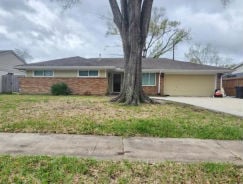 Single Family 4BR 2BA - 5623 CERRITOS DR, Houston, TX