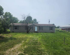 Single Family 4BR 2BA - 647 COUNTY HIGHWAY 9, Neoga, IL