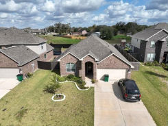 Single Family 4BR 3BA - 169 BAYOU BEND BLVD, Angleton, TX