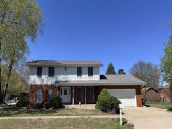 Single Family 4BR 3BA - 18321 CLYDE AVE, Lansing, IL