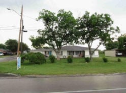 Single Family 4BR 3BA - 902 S CENTER ST, Archer City, TX