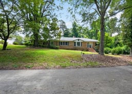 Single Family 4BR 4BA - 43 MOUNTAIN VIEW DR, Toccoa, GA