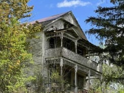 Single Family 5BR 2BA - 10 BRIDGE ST, Johnsonville, NY